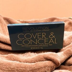 Makeup Revolution London Cover & Conceal Ultra concealer pallette medium /dark